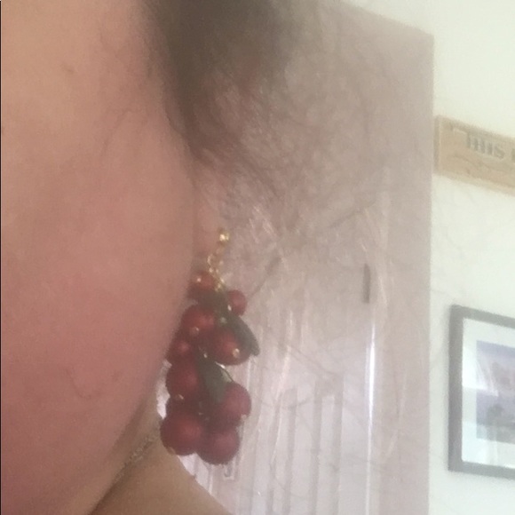 Red grape earrings - Picture 5 of 6